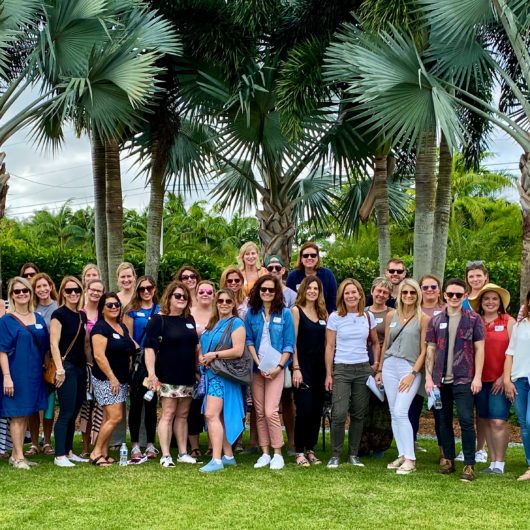 Very large group of participants in Miami posing in a group shot